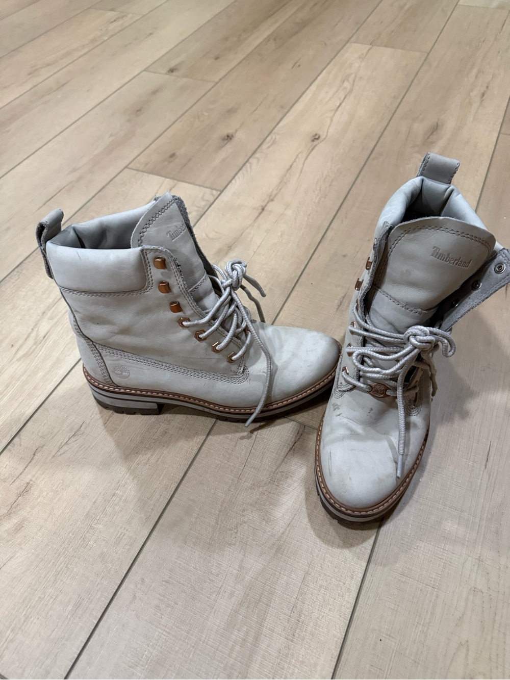 Timberland Women’s Courmayeur Valley Water Resistant Boot White Size 8